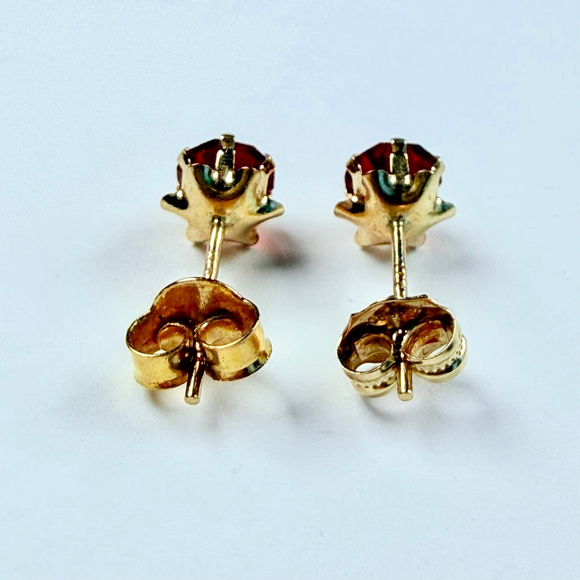 14K Solid Yellow Gold Jacmel Mauritius JCM Ruby Red Glass Stud Vintage Earrings - Picture 5 of 10